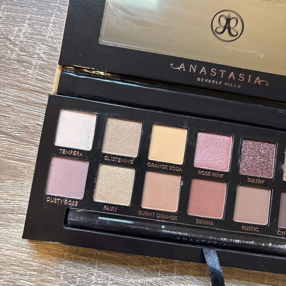 Anastasia Beverly Hills Eyeshadow Palette Soft Glam New With Brush Full Size - Picture 2 of 5
